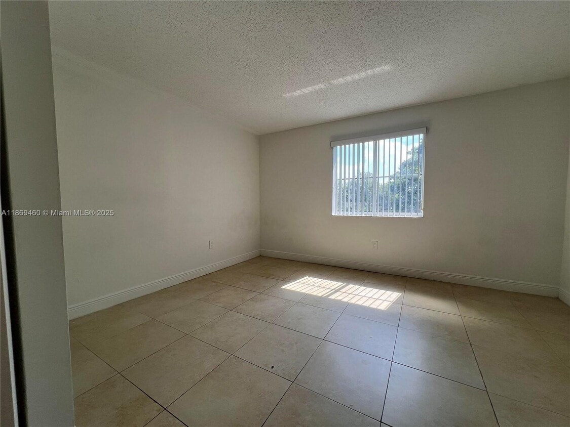 Building Photo - 4704 NW 114th Ave