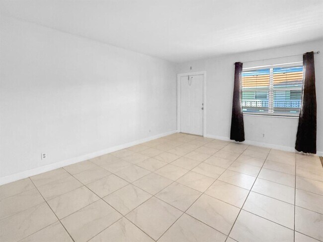 Foto del edificio - 2607 NE 8th Ave