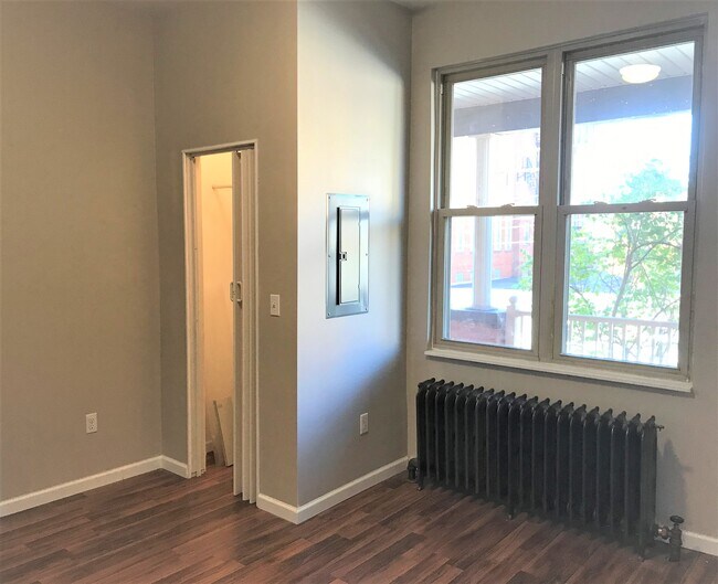bedroom - 430 Greenfield Ave