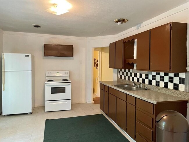 Foto del edificio - 23847 Charterwood Dr