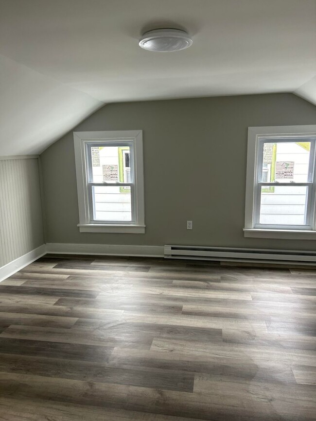 Building Photo - 214 S Catherine St