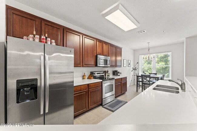 Foto del edificio - 13364 Beach Blvd