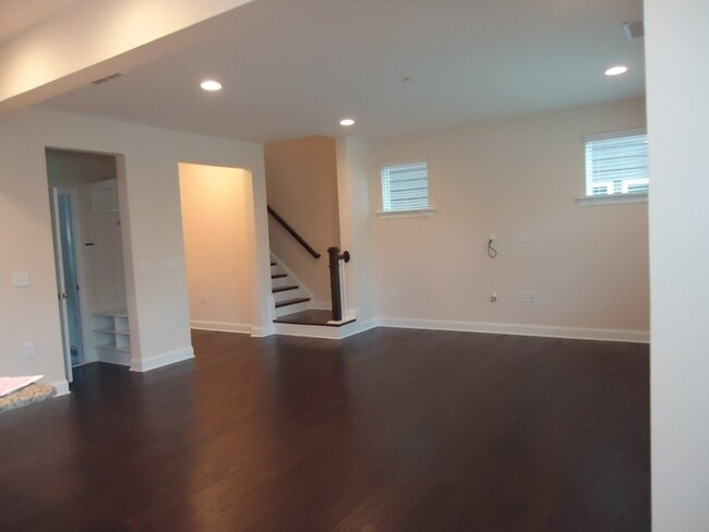 Foto del edificio - Spacious open floor plan! Dual walk-in clo...