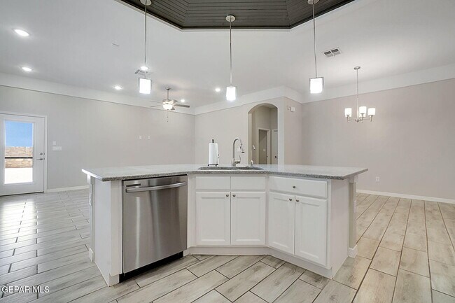 Foto del edificio - 14944 John McNeely Ave