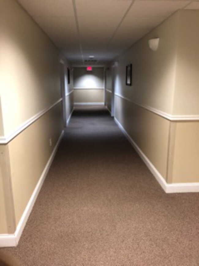 Building Photo - NS - 16 Crestview 176