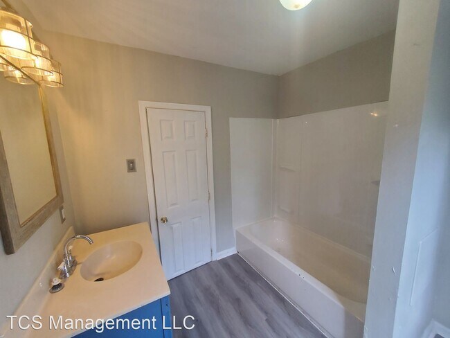 Foto del edificio - 4 br, 1.5 bath House - 21 8th Street