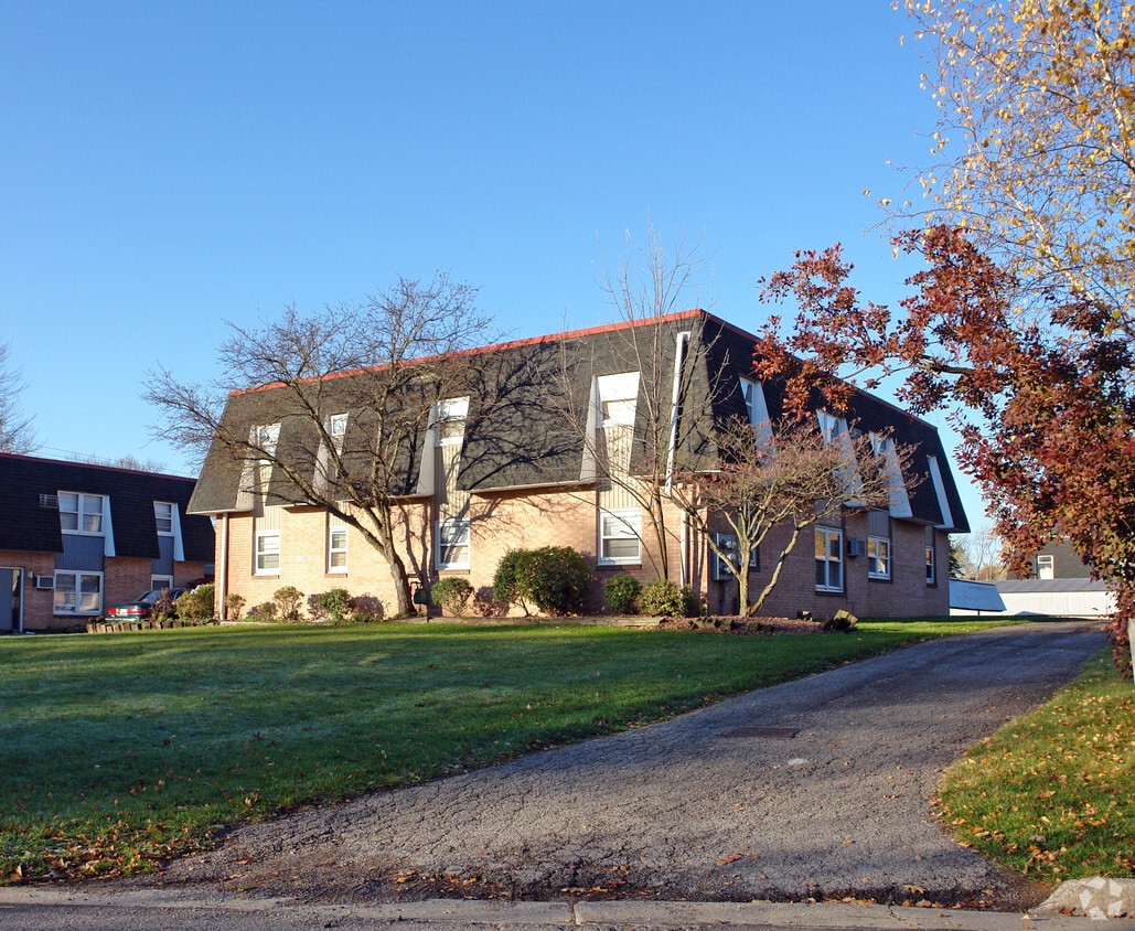 Building Photo - 134 Lemans Dr