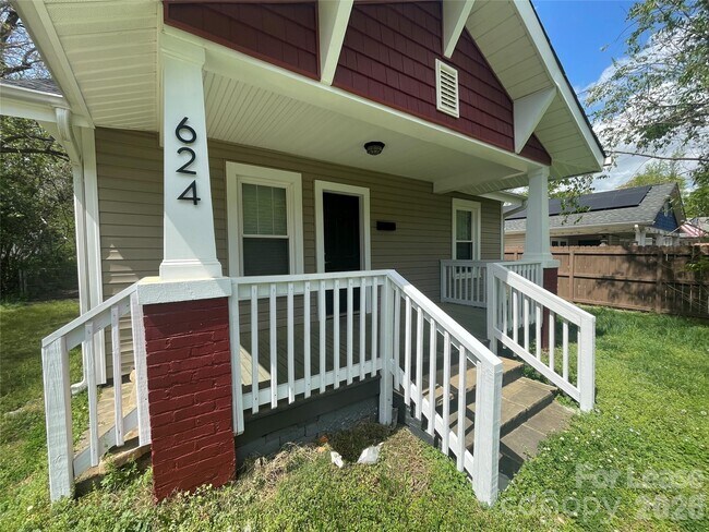 Building Photo - 624 Pinoca St