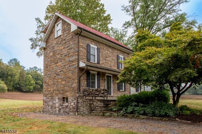 Building Photo - 2170 Daniel Bray Hwy