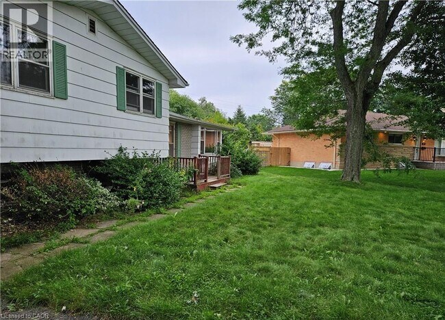 Building Photo - 151 Seneca Ct