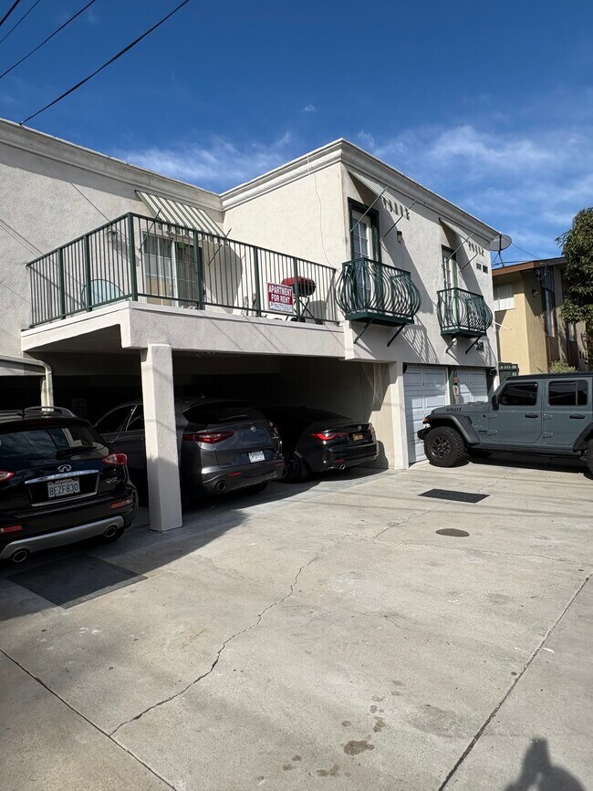 Front of building - 263 Molino Ave
