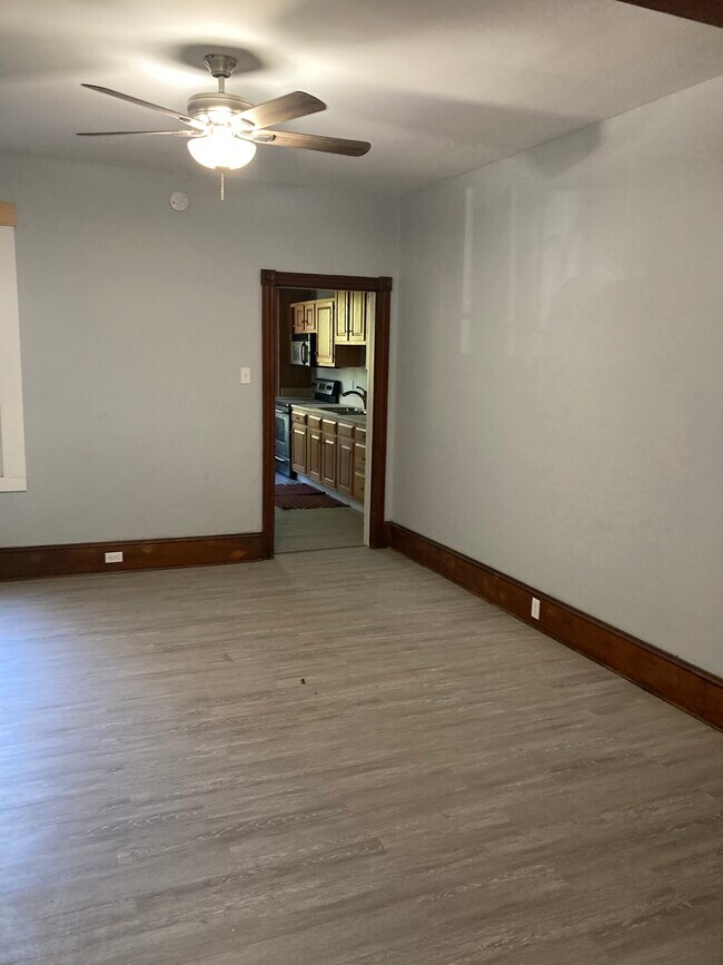 Dining room - 745 E Norwegian St