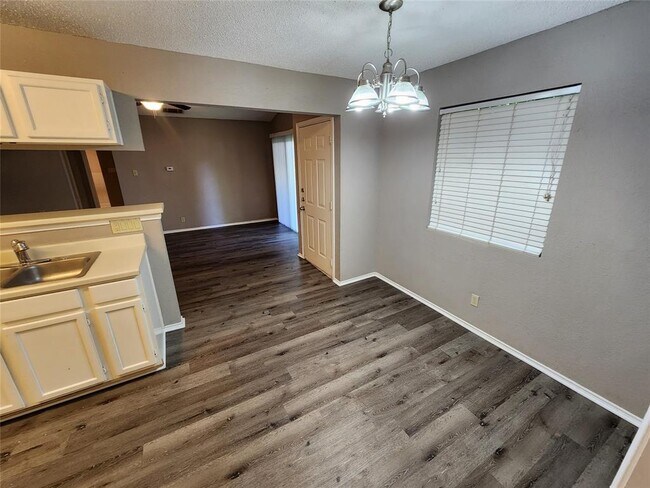 Foto del edificio - 9120 Sedgemoor Trail