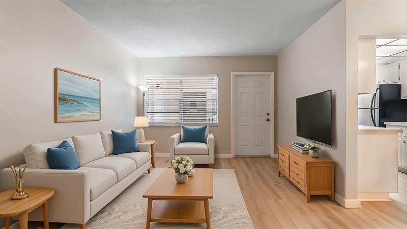 Foto principal - 1855 Plunkett St
