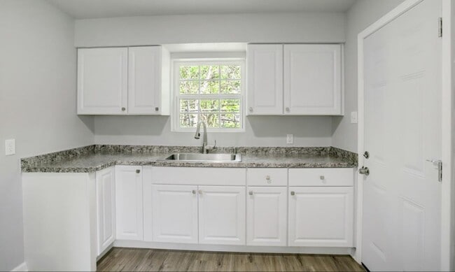 Building Photo - 5123 Peachtree St