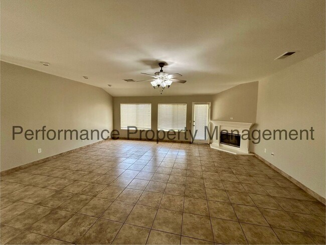 Building Photo - Charming 3 Bed/2 Bath NW Bakersfield Home ...