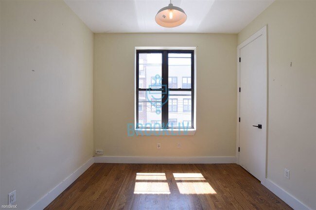 Building Photo - 404 Harman St