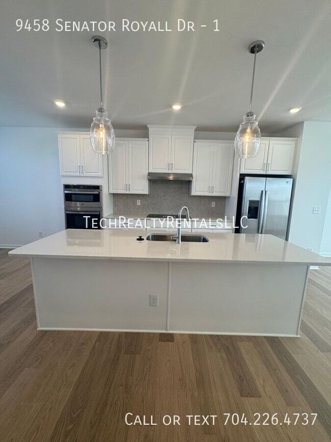 Foto del edificio - 9458 Senator Royall Dr