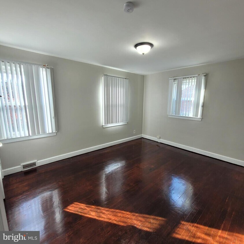 Foto principal - 2100 T St SE