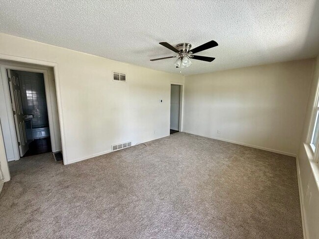 Foto del edificio - $1100 - 2 bed 1 bath - Single Family Home