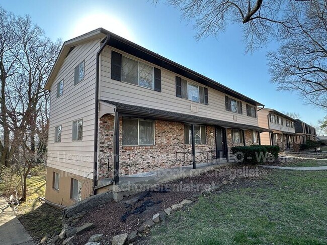 Building Photo - 8443 Lowell Ave