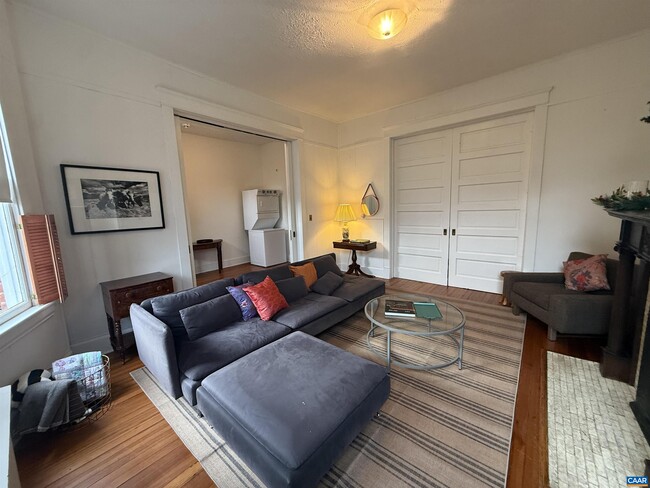 Building Photo - 615 E High St