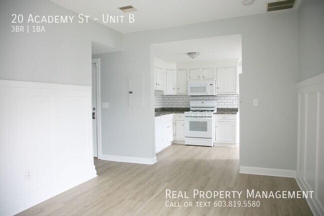 Building Photo - 3 Bed 1 Bath with Private Entrance, Update...