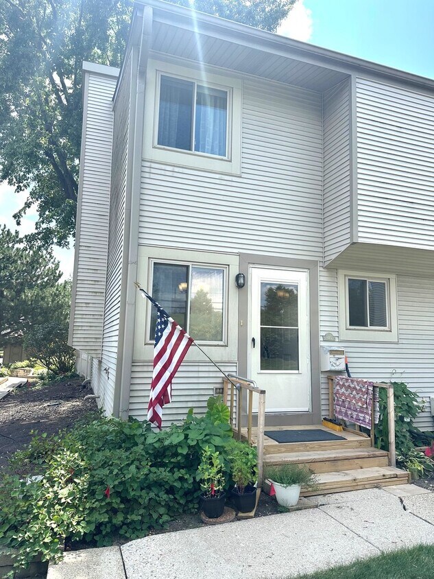 Primary Photo - 615 Verde Dr