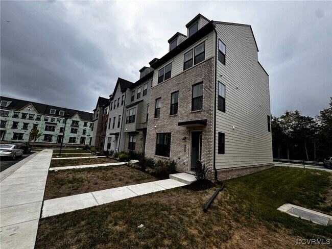 Building Photo - 588 Hazel Dr