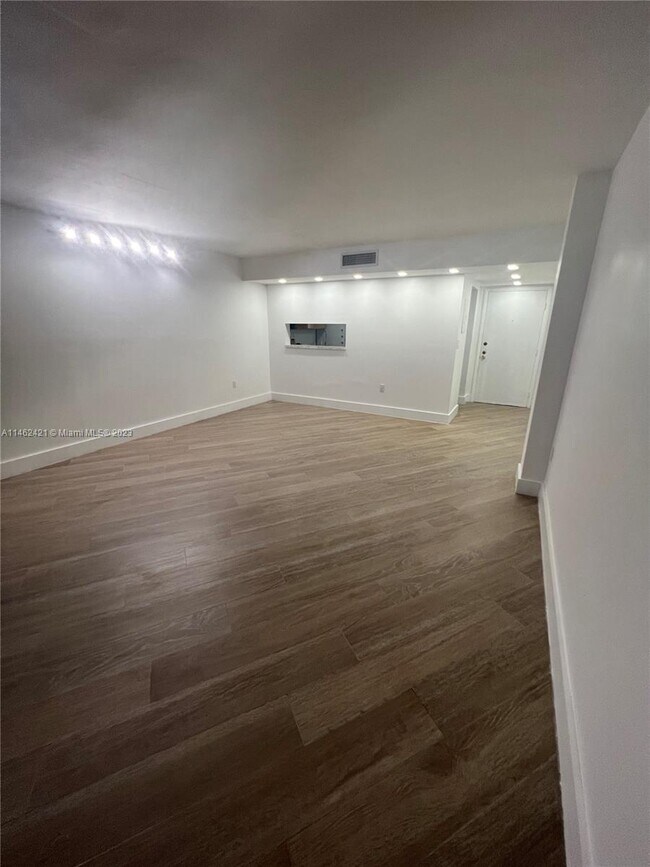 Foto del edificio - 8015 SW 107th Ave