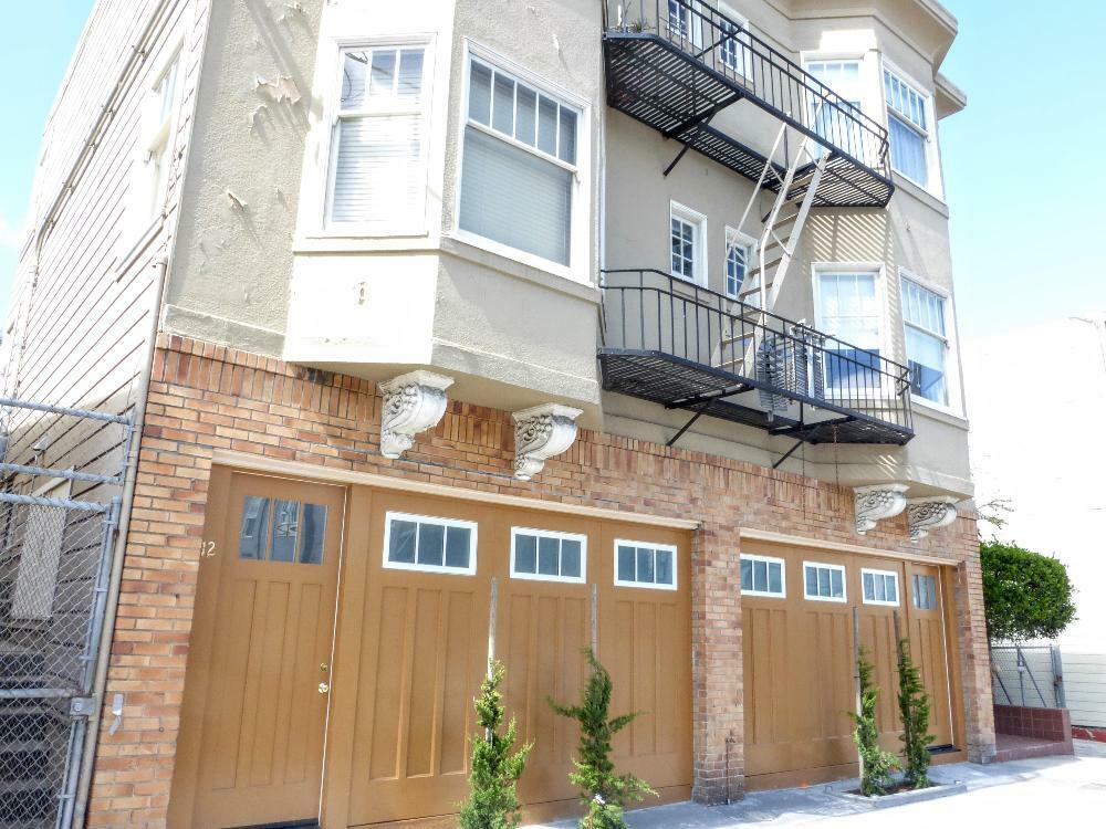 Building Photo - 1135 Stanyan St