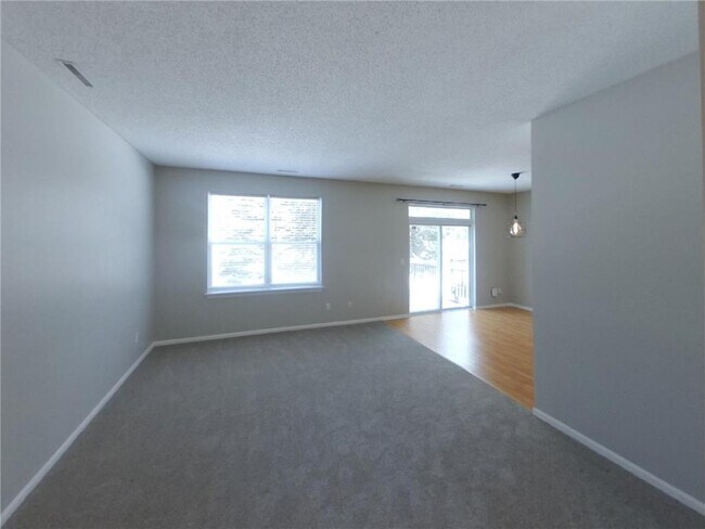 Foto del edificio - 16476 Jarrett Cir