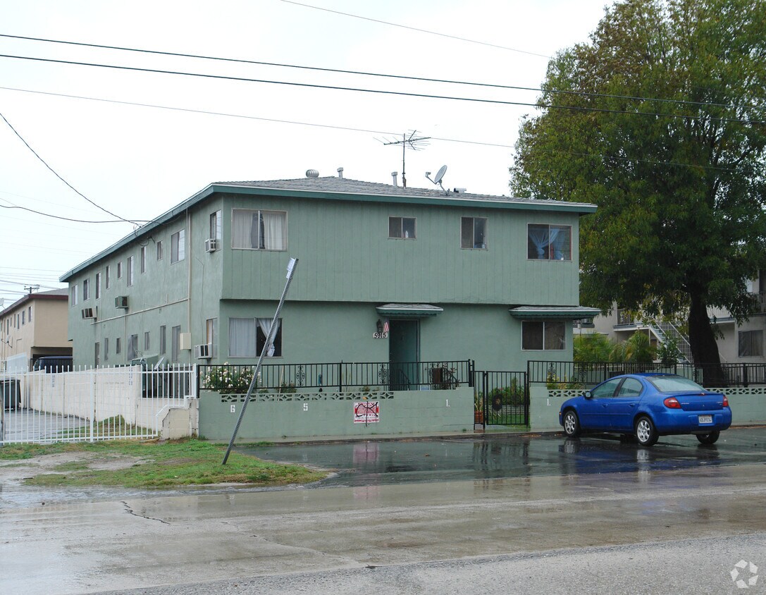 Building Photo - 5915 Cahuenga Blvd