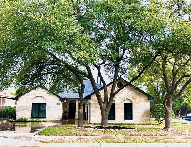 Foto del edificio - 2200 Falcon Dr