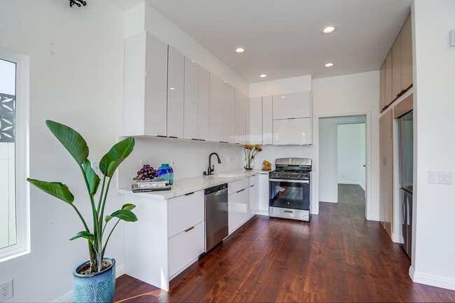 Photo - 9427-9422 S 4th Ave House