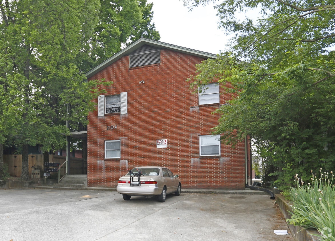 Building Photo - 2104 Highland Ave