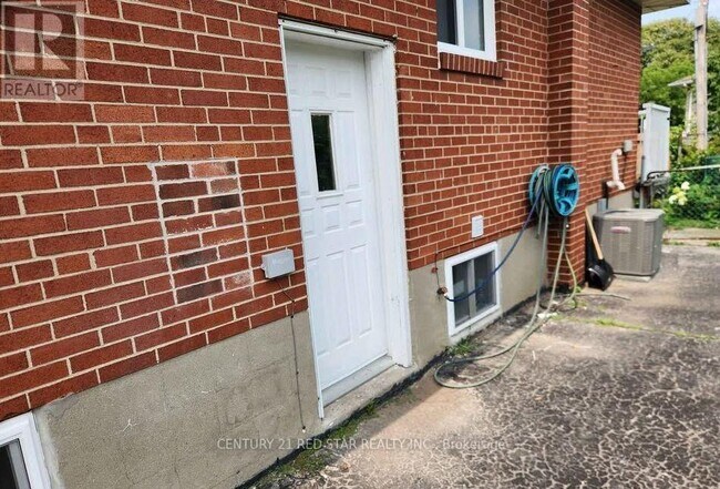 Building Photo - 56 Arkley Crescent