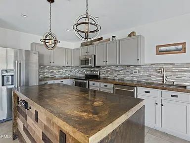 Building Photo - 1370 S Eucalyptus Pl