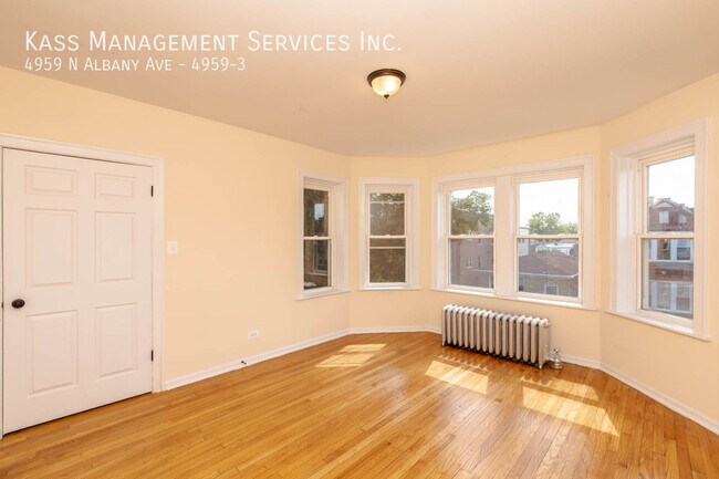 Foto del edificio - 4959 N Albany Ave