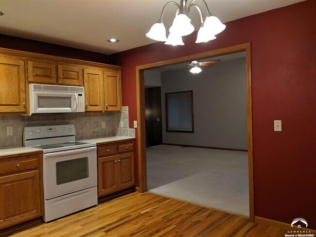 Building Photo - 911 N Gunnison Way