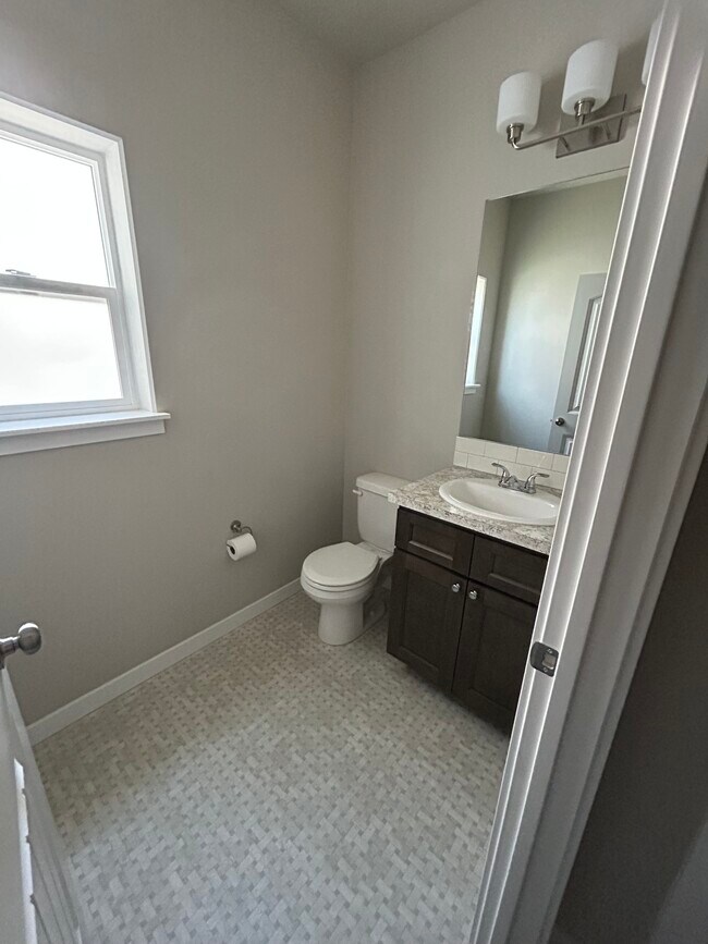 Foto del edificio - 1008 Frank Henry Rd