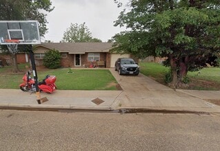 Building Photo - 905 S Pecos Dr
