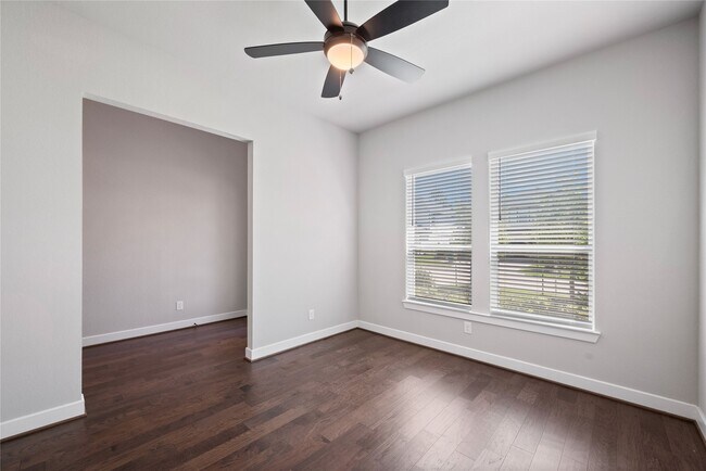 Building Photo - 103 E Christine Manor Dr