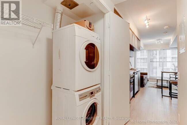 Building Photo - 181 Dundas St E