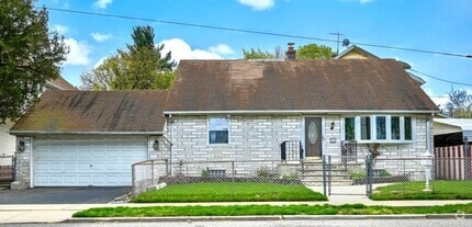 Building Photo - 100 Riverside Ave