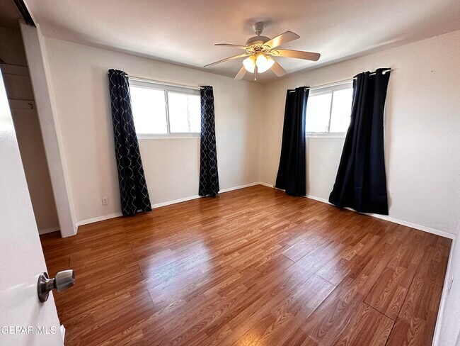 Foto del edificio - 1516 Elmhurst Dr