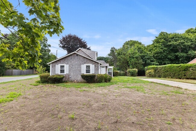 Building Photo - 405 Sandwich Rd