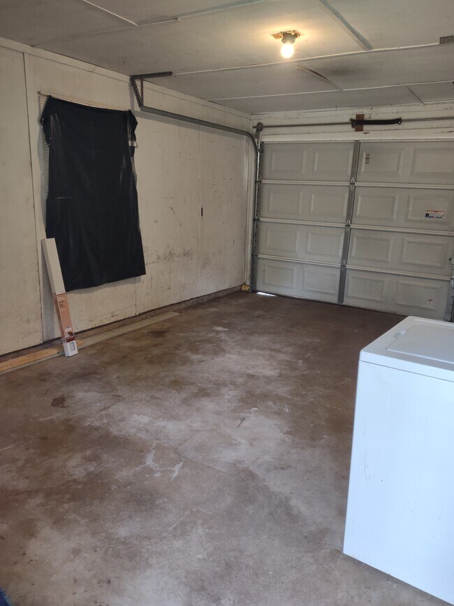 Garage - 41 Trailwood Cir