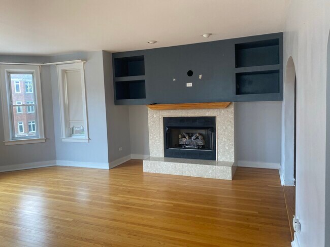 Building Photo - 6825 S Crandon Ave