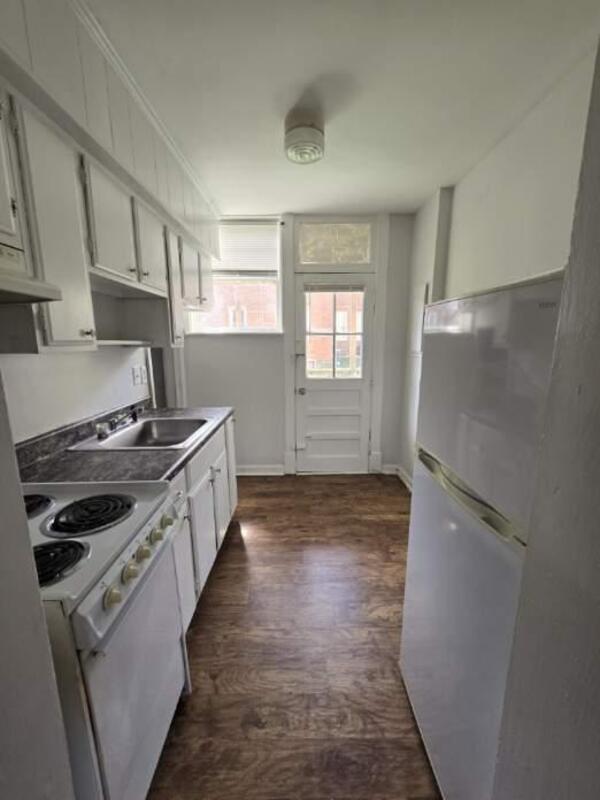 Building Photo - 1022 Maplewood Ave